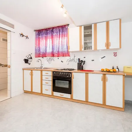Gust Apartment *